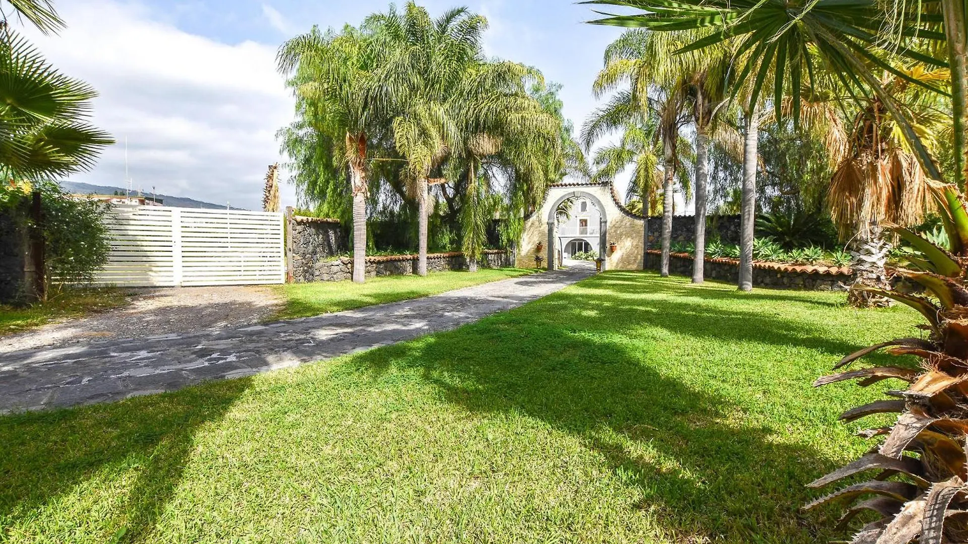 Feriehus Nice Home In Mascali With Private Swimming Pool, Can Be Inside Or Outside